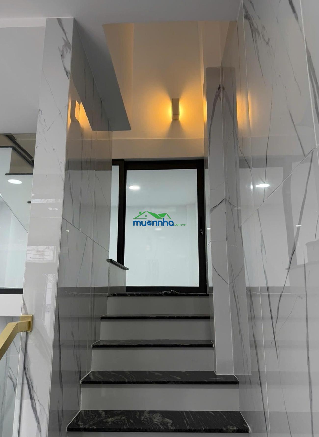 Bán nhà quận 7, 50m ra mặt tiền, cách q1 q4 chỉ 1 cây cầu, shr hoàn công 3 pn - 3