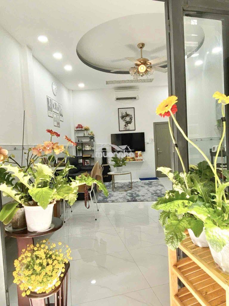 Nhà mới 1 lầu 2 phòng ngủ, 3 máy lạnh, đường cách mạng tháng 8