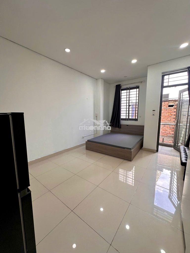 Cho thuê phòng bancol, hẻm oto tại thạch thị thanh q1