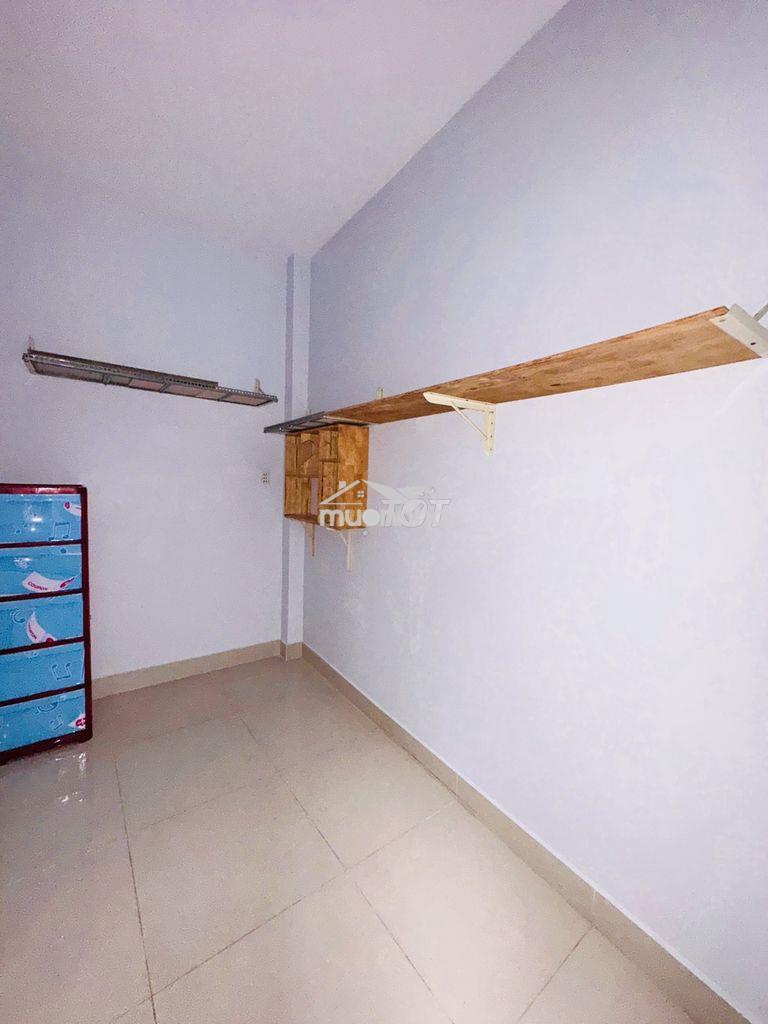 Nhà 3tầng mới xây còn 1phong trống cho thuê tầng 1, cửa sỗ ngoài,