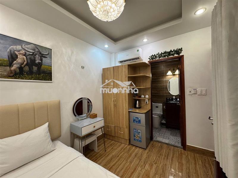 Cho thuê khách sạn new 99% vào kd liền
