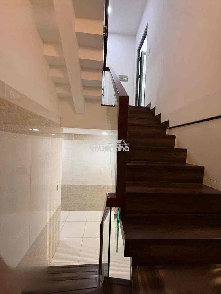Nhà rộng ngay bến xe miền đông (cũ), có sân đậu oto trong nhà. - 3