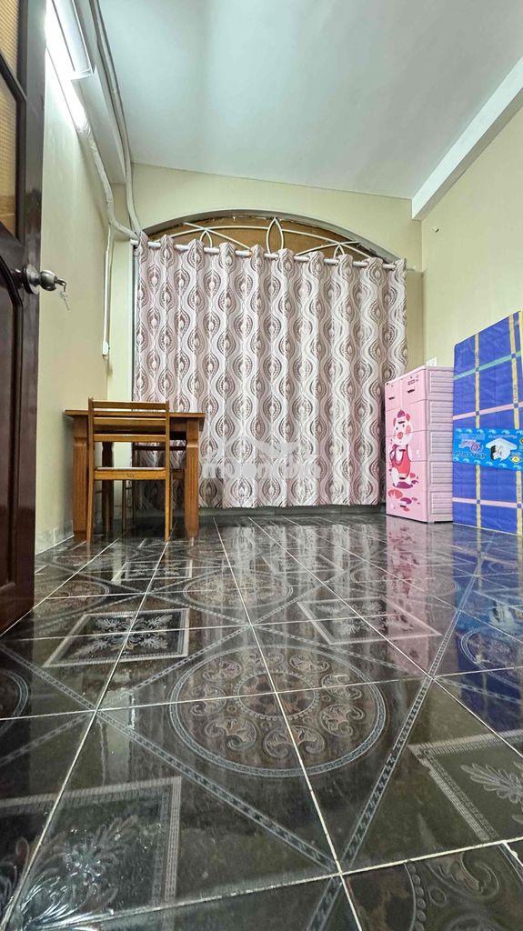 Cho thuê nguyên căn 7 pn mới ở ngay tt quận 1