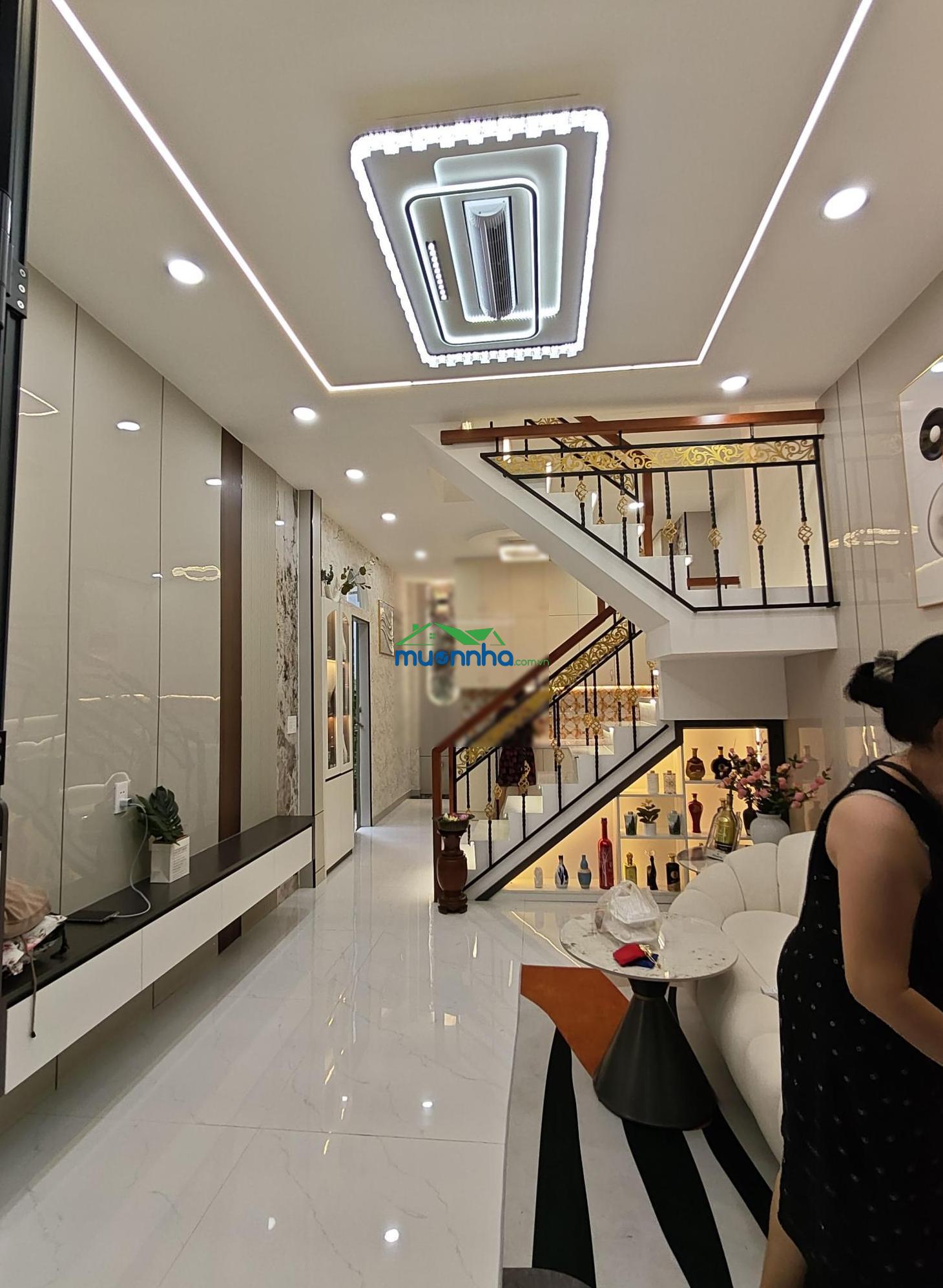 Nhà đẹp 3 tầng âu dương lân, phường 3, quận 8 - 3pn - hẻm ô tô - tặng full nội thất xịn - 5.68 tỷ - 2