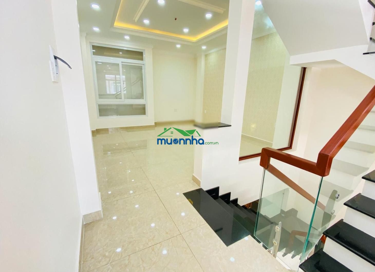 Bán nhà 3 lầu quốc lộ 13 khu ở văn minh, gần chợ đầu mối đường 6m giá 8 tỷ xe hơi đậu trong nhà