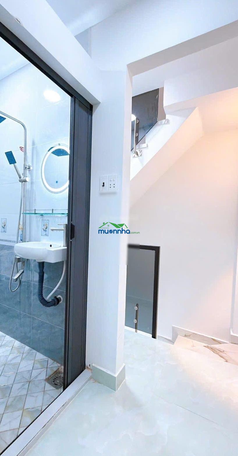 Bán nhà đẹp 3 tầng vào ở ngay trên trục đường tôn đản - 3