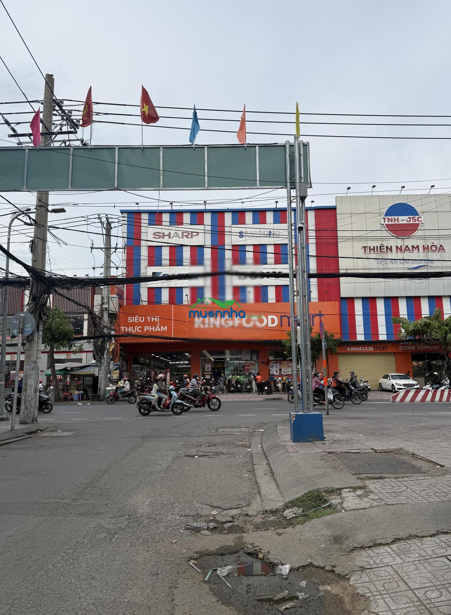 Nhà bán - 9.8 đồng - 84m2 - 3 tầng - 4.2x20 - ô tô tới cửa - ngay nhà thi đấu đa năng quận 7 - 4