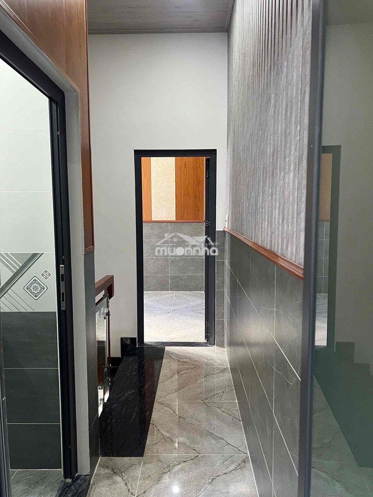 Cho thuê nhà nguyên căn nhà mới hẻm oto vô được giá 8tr - 2