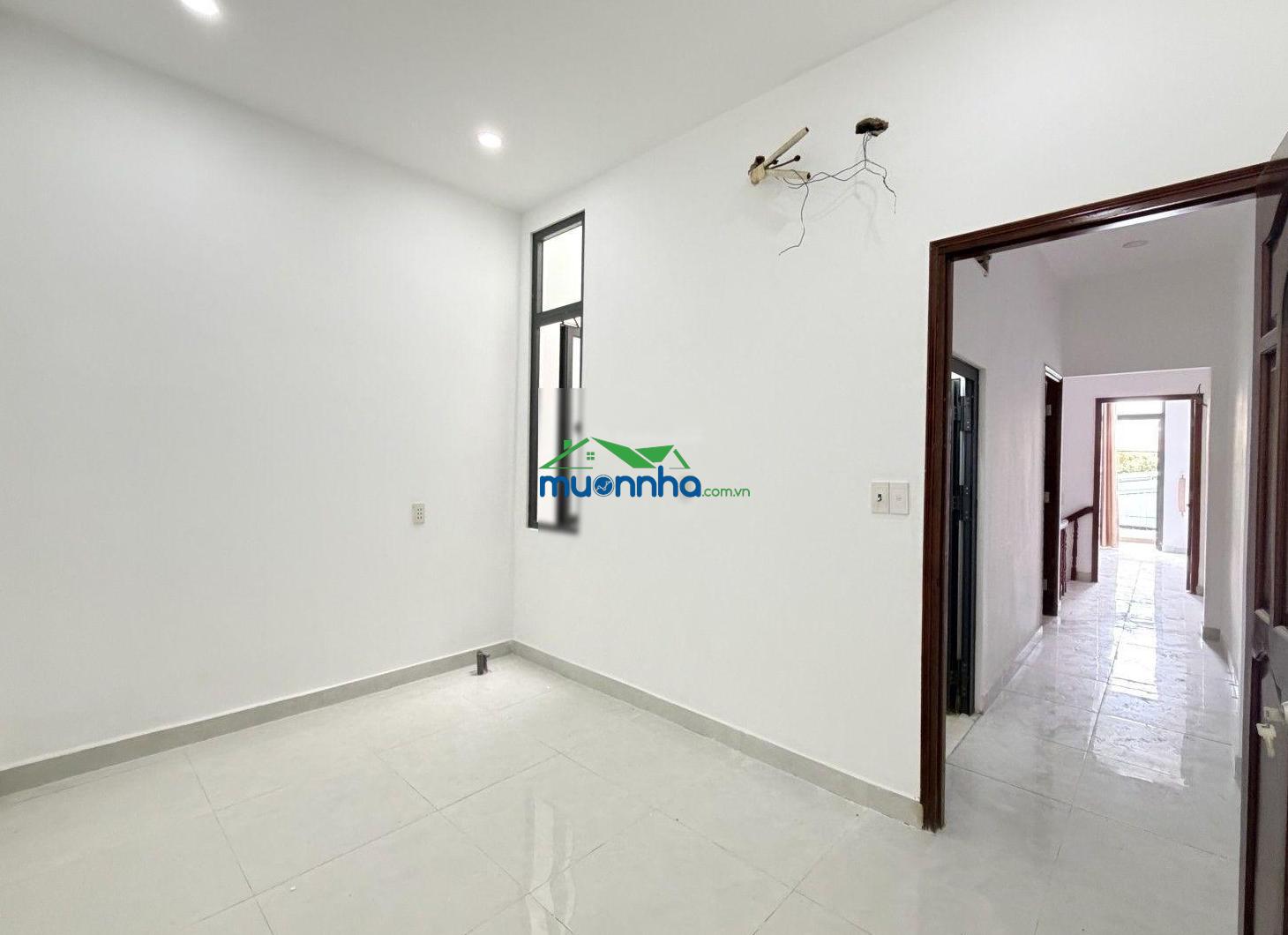 Hẻm nhựa 4m sạch sẽ - cách mặt tiền 30m - 4 phòng (có phòng ngủ dưới trệt) - 2