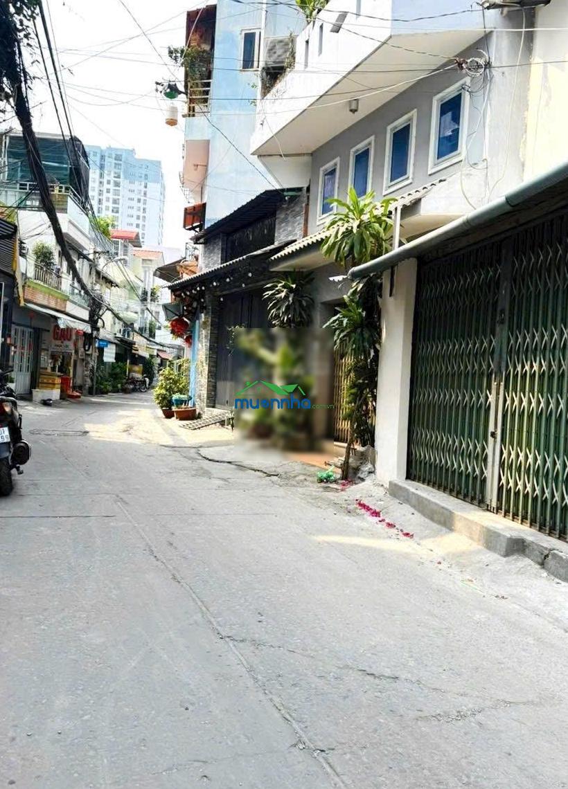 Tôi bán nhà 70 m2 sd, 1 trệt, 1 lầu, xe hơi đậu trước nhà. quận 7, giá: 1,65 tỷ