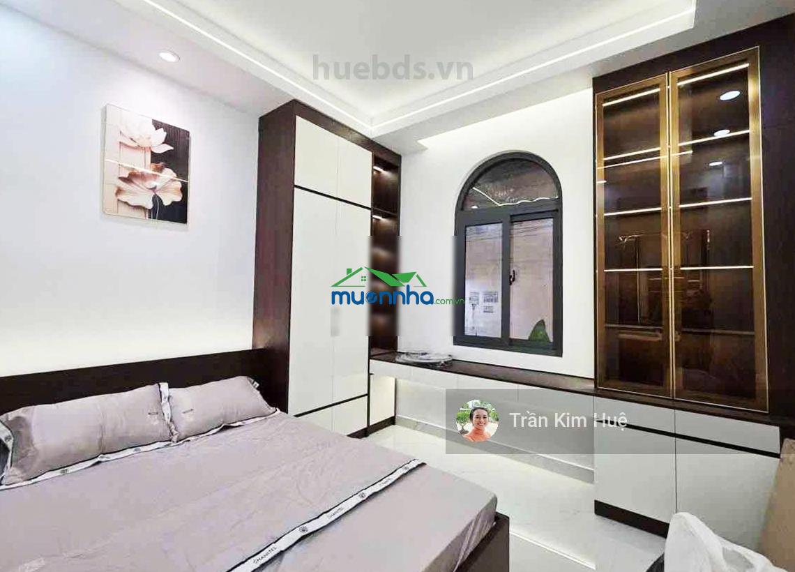 Nhà ngang 7.4m, 3pn, có sân để xe, gần nguyễn thị thập, quận 7, chỉ 5.x tỷ