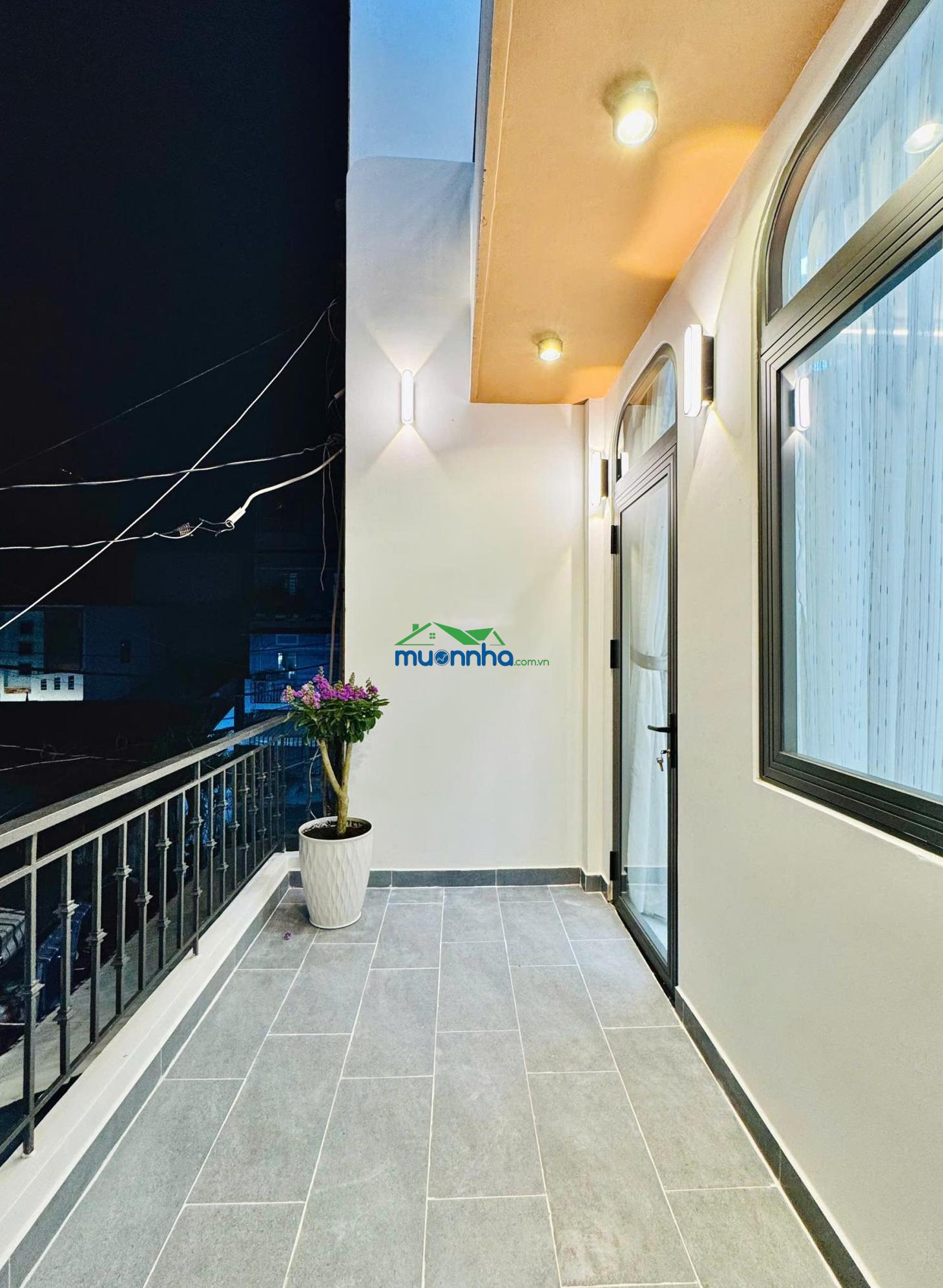 Cần tiền bán gấp nhà hẻm xe hơi bùi đình túy-chu văn an. dt:3.8x11.5m. vuông trệt, 2 lầu. mới tinh.
