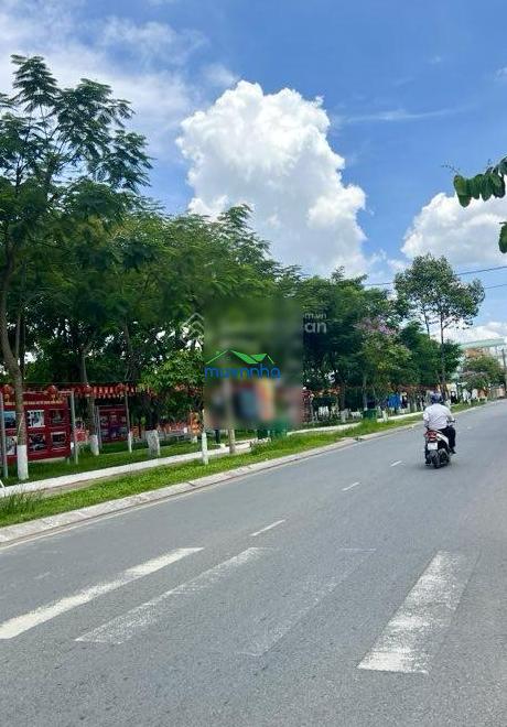 Bán nhà cạnh công viên huyện, dt 162m ngang 9m, đường 16m có vỉa hè, giá 9 tỷ nhỉnh - 4