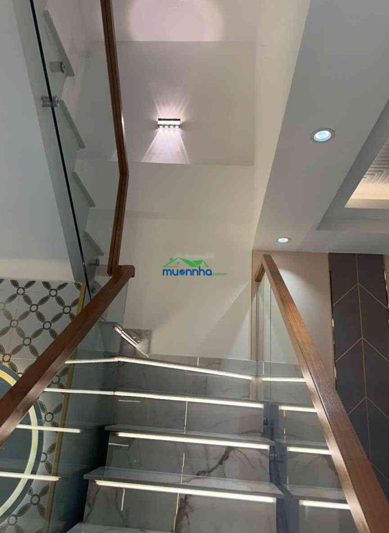 Bán nhà 3 tầng đường số 18 quận 8 sát cầu chánh hưng - diện tích ngang 4m³ - giá 6.1 tỷ