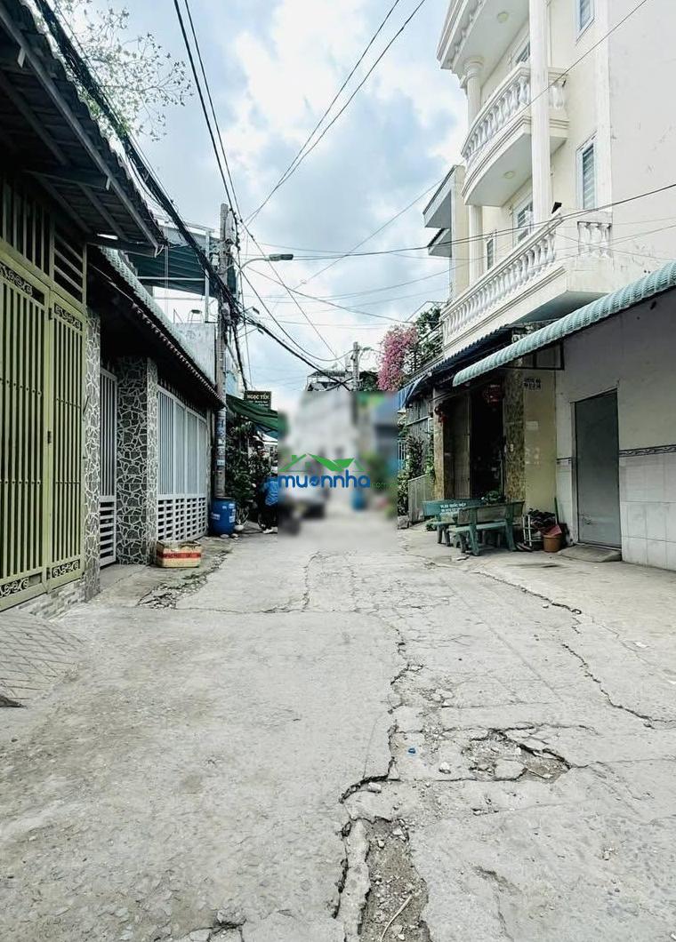 Nhà 2 tầng 77m ô tô đỗ cửa cách mặt tiền bùi văn ngữ 30m gần chợ hiệp thành, quận 12.