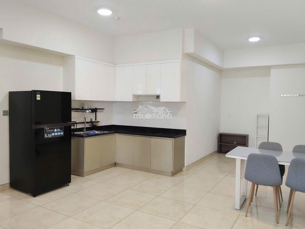 Cho thuê 2pn luxgarden, như hình, 10tr, ở liền - 2