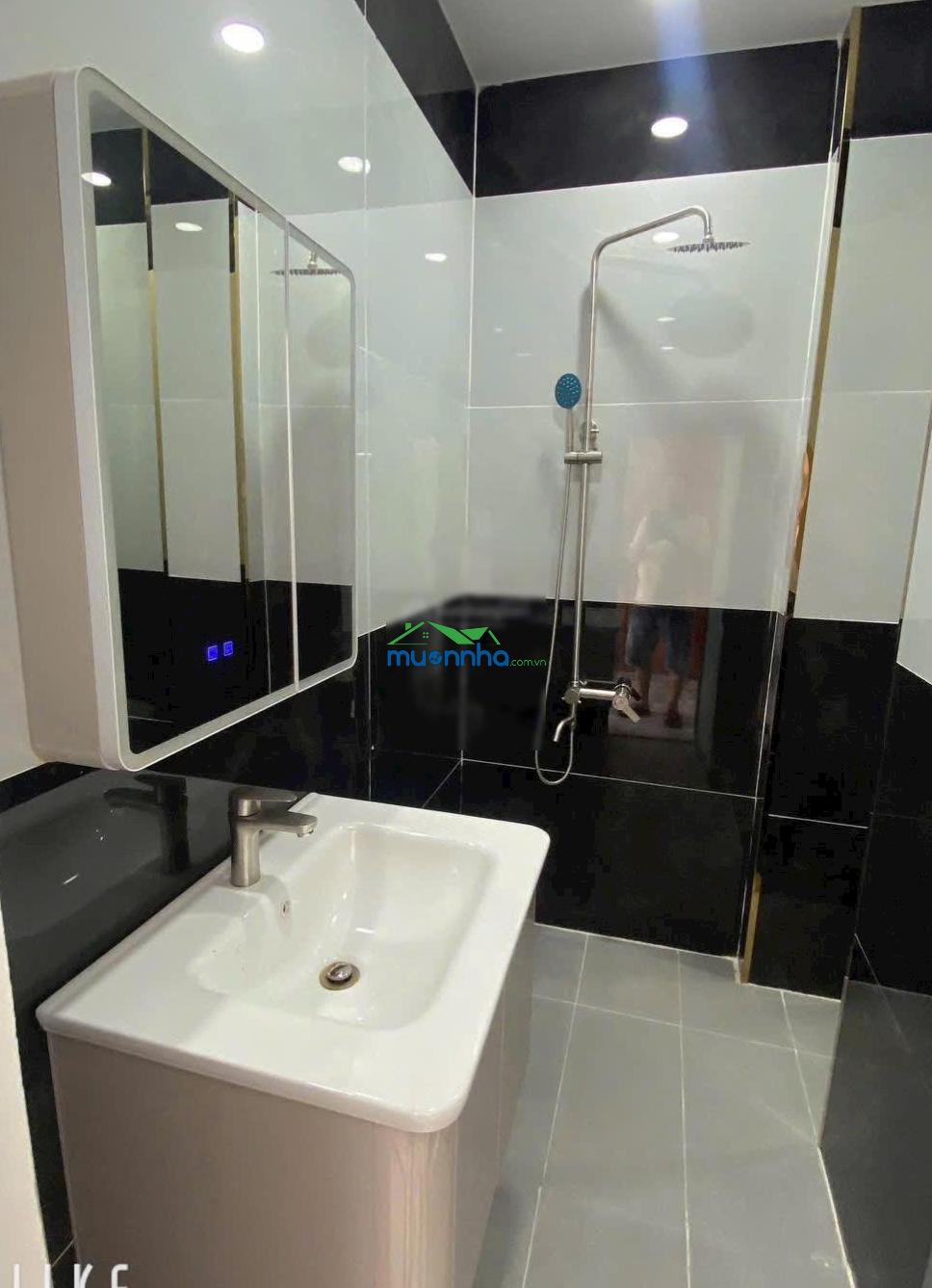 Bán nhà hẻm 8m lê văn quới, dt: 4,3x14m, lửng, 3 lầu, nhà mới, có thang máy, giá 8.5 tỷ tl
