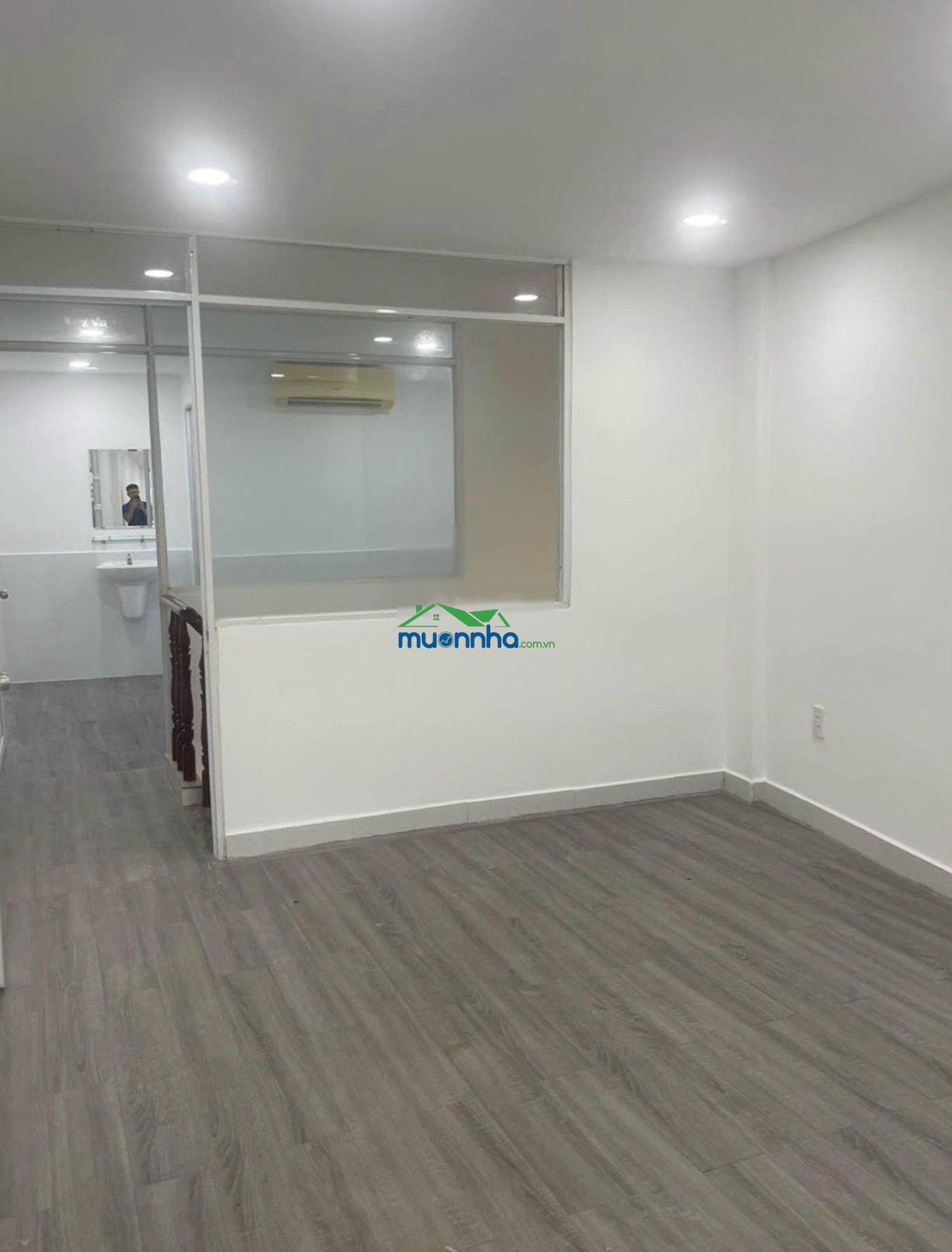 Bán nhà 2 tầng ngay âu cơ - lũy bán bích - ô tô đỗ cửa - 40m2 nở hậu - 3.9 tỷ - 2