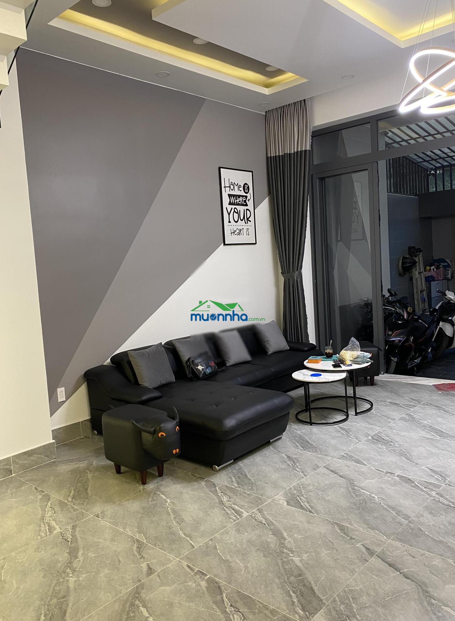 Bán nhà sổ hồng chính chủ 1 trệt 3 lầu dt đất 100m2