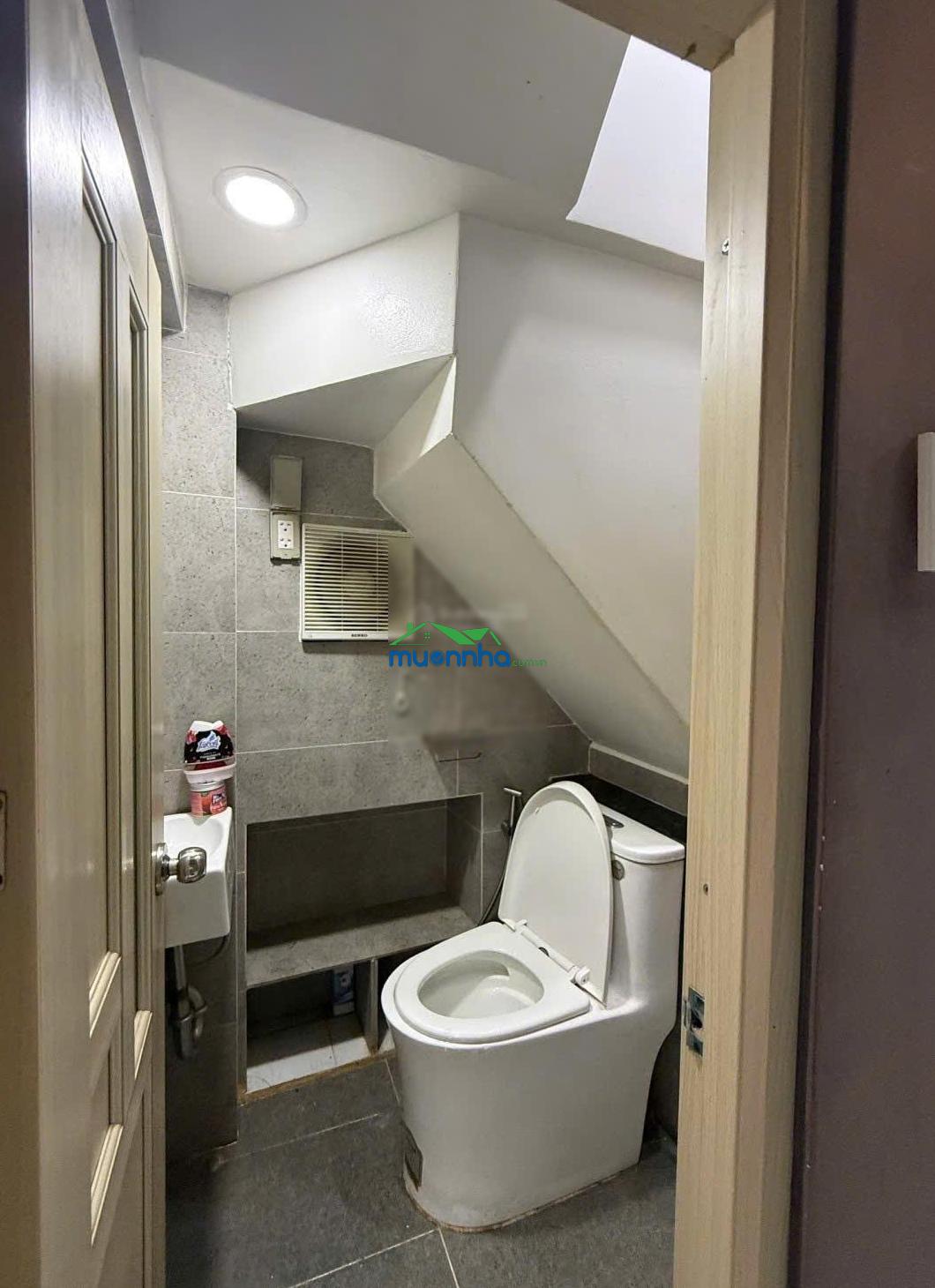 Nhà nhỏ xinh - 2 mặt hẻm sát hxh - cách q1 chỉ 3 phút - shr 2.5 x 5 - tặng nội thất - chỉ 2.1 tỷ - 2