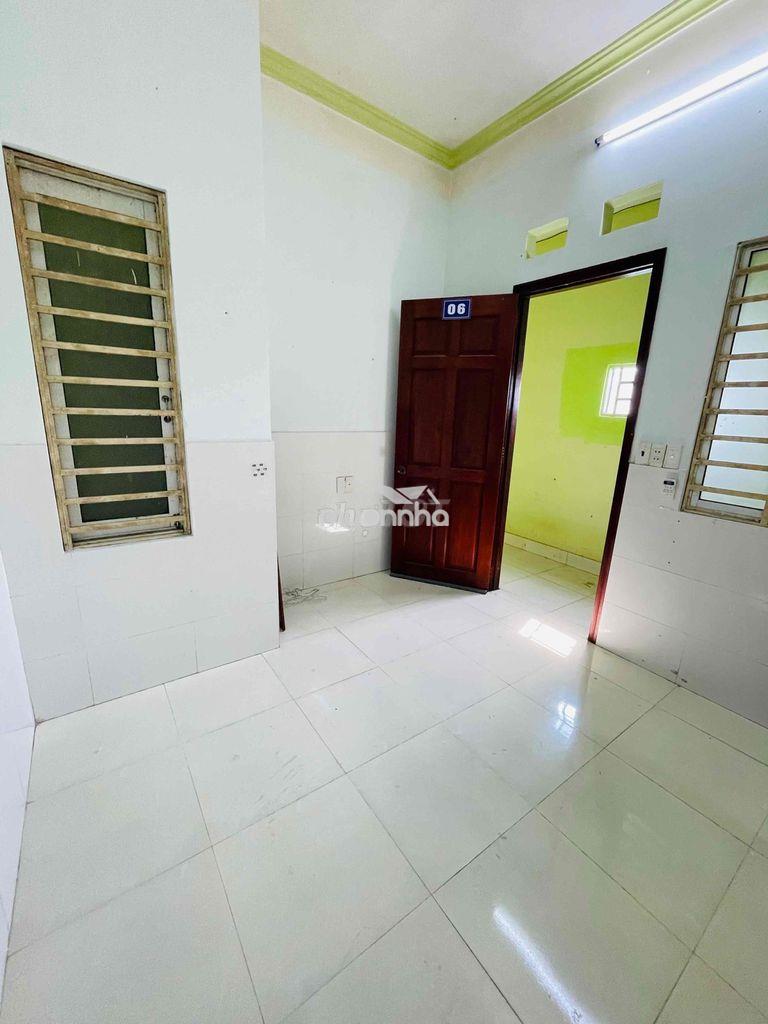 Cho thuê phòng đường hương lộ hai có máy lạnh