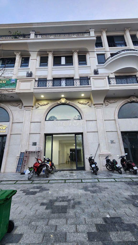 Cho thuê tầng trệt đường 41 văn phòng kdt vạn phúc city 7x20m giá 22tr