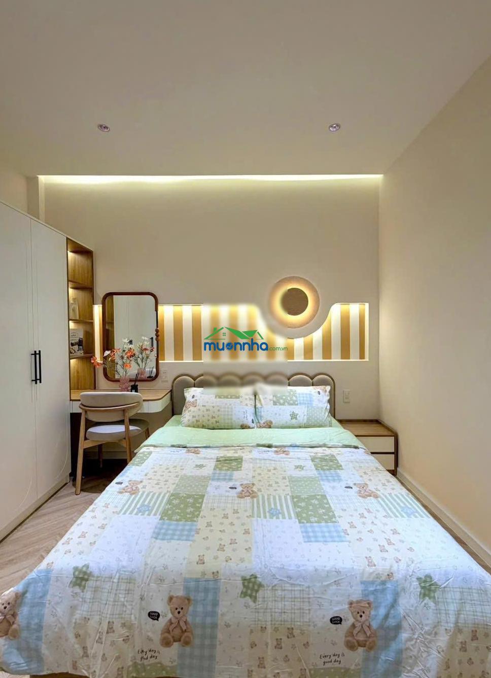 Chủ kẹt bán 2 tỷ 150. nhà 54m2 nguyễn văn nghi xây 3 tầng, khu dân trí cao. hẻm 5m thông, sổ sẵn