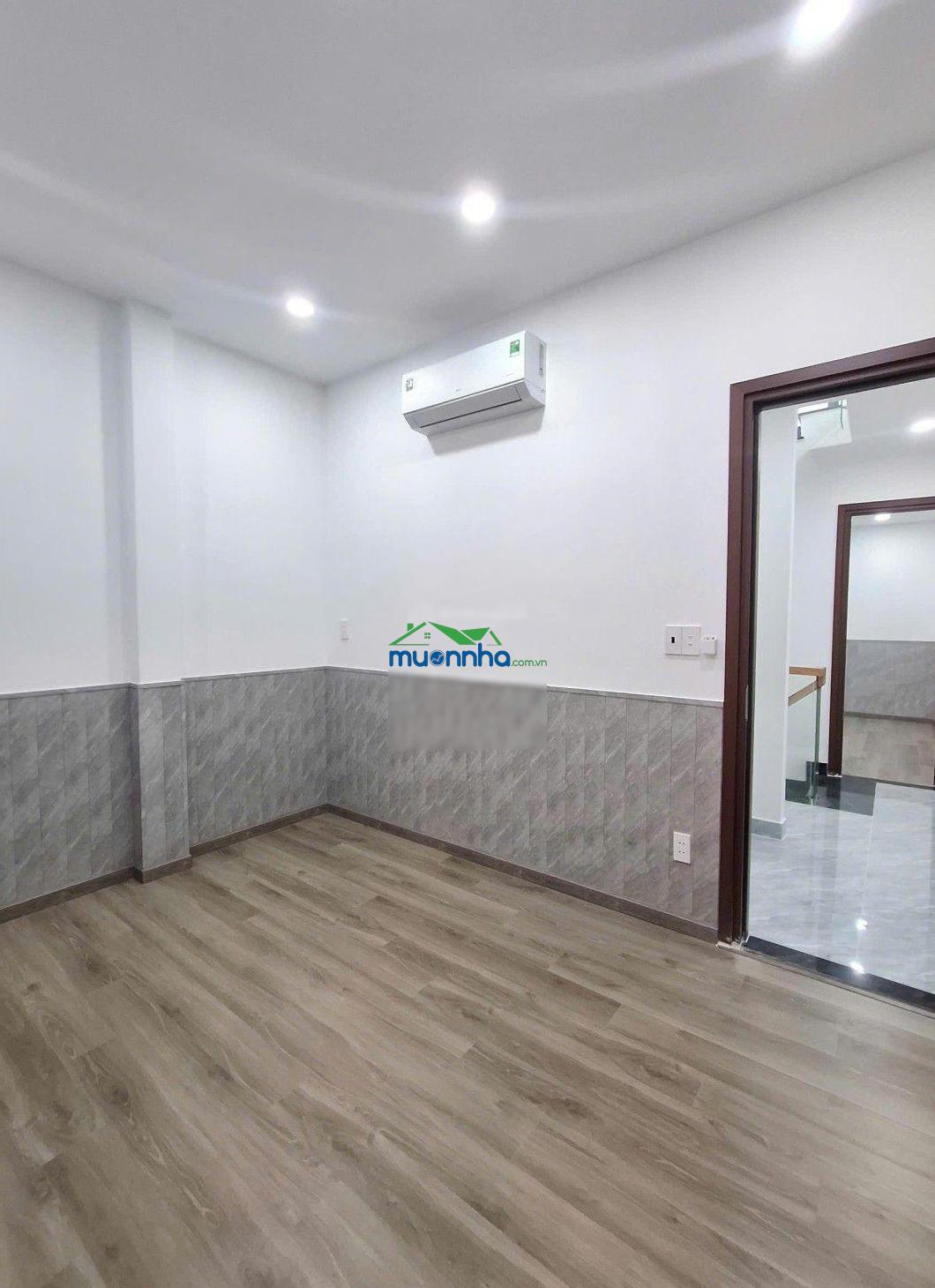 - Nhà đẹp ở ngay - đường trần văn quang- phường 10- tân bình. 40 m- 3 tầng - 5,3 tỷ thương lượng. - 3