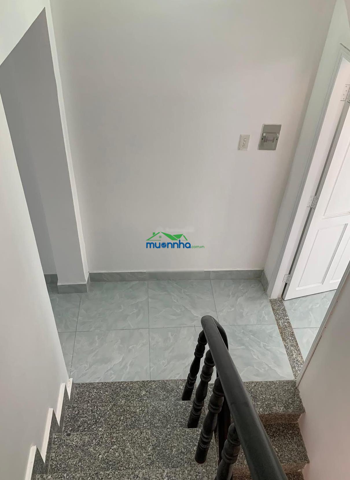 5 tỷ 6 - gần đh rmit - xe tải đến nhà - nhà 3 tầng - 71m - ngang 4m - 6pn - 3