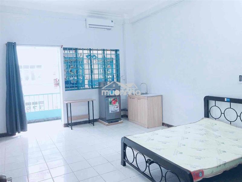Phòng trọ 24m2 .có ban công đủ nội thất .4e đường bàu cát 1. p 14 tb