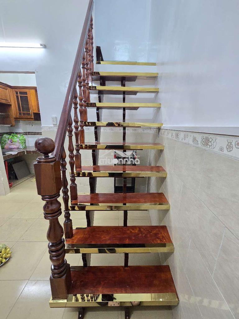 Nhà ở trung tâm hcm, 3 tầng, đường nguyễn công trứ, quận 1 - 4