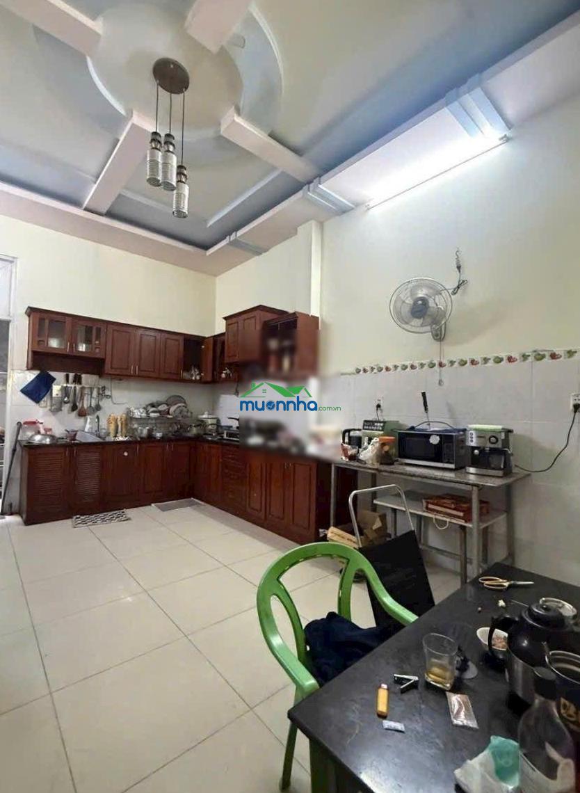 Nhỉnh 4.95 ỷ nhà 3 tầng đúc 4pn đường 8m thông vị trí đẹp quốc lộ 1a, bình tân khó t