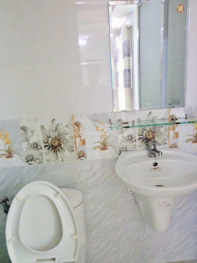 Giá 2.2tr, phòng 25m2 máy lạnh, giờ tự do, wc riêng. phan huy ích, gv - 3