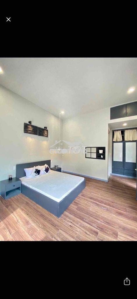 Chdv cửa sổ trời thoáng mát, yên tĩnh.