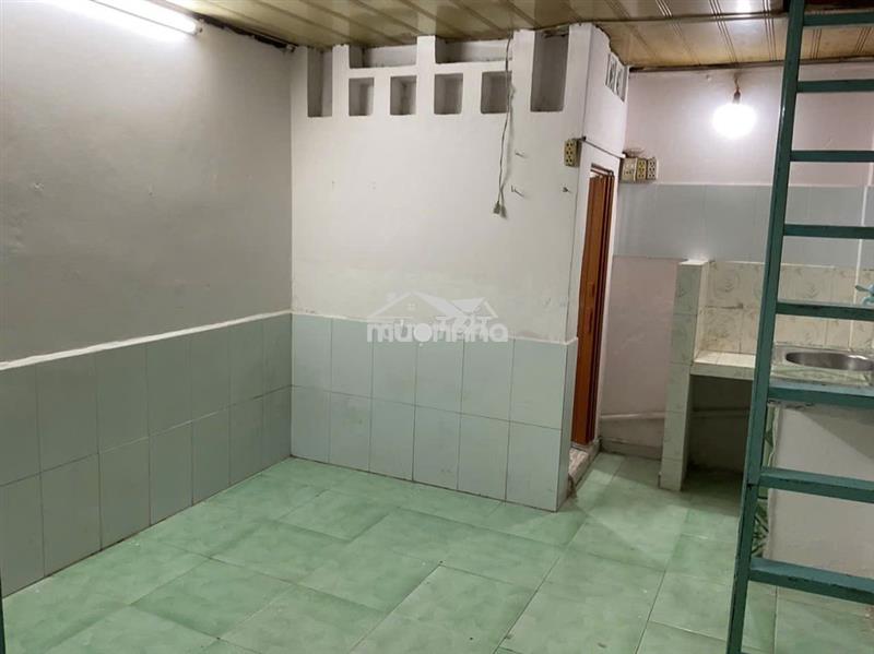 Cho nữ thuê nhà  2tr/th , f14, q6 (nhà 3 x4) 1 lầu.