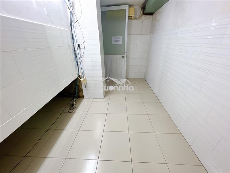 Phòng 1 người bao tiền nước,phí dịch vụ sẵn máy lạnh ngay hoàng diệu 2