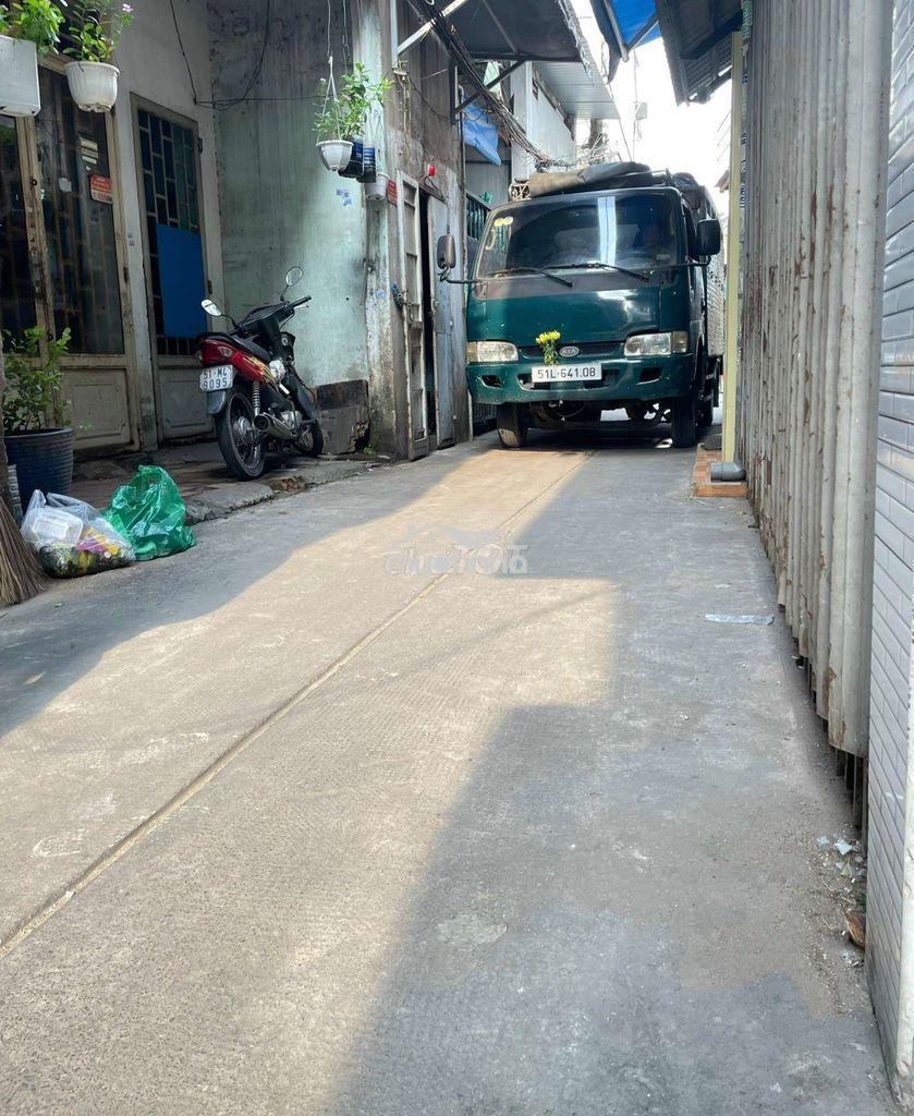 Nhà 3,5x4m 2 lầu ngay ngã tư lạc long quân âu cơ - 2