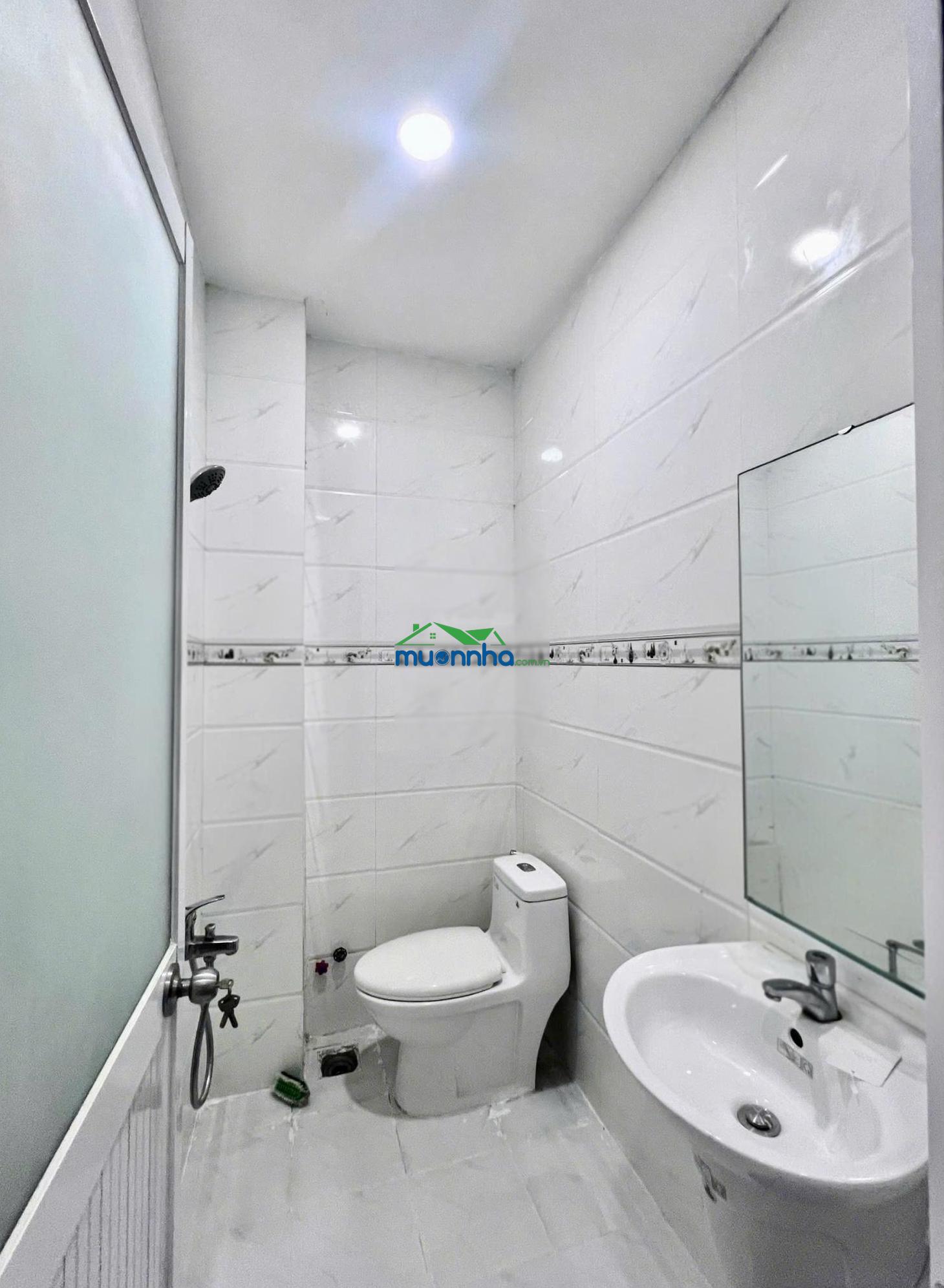 Bán nhà hẻm đẹp đường nguyễn đình chính phú nhuận giá 5,7 tỷ. liên hệ út: 0908 120 ***