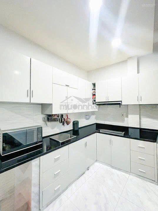 Cho thuê nhà hẻm lớn đường số 4, cxđt q3, 6x12m trệt 3 lầu, giá 37tr - 4