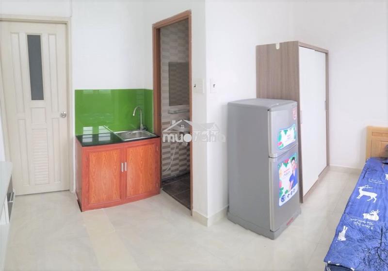 Phòng ban công, ngay đh bách khoa, kế bên sân phú thọ, lữ gia. chỉ 5tr