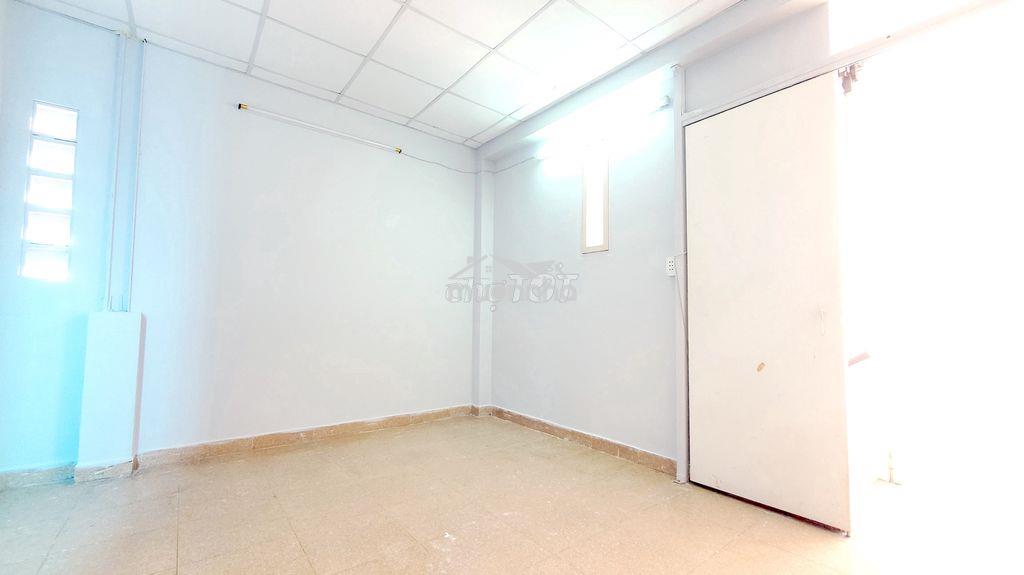 Còn 2 phòng 20m2, ngay sân thượng rất mát, mới sơn sửa (wc dùng chung) - 4