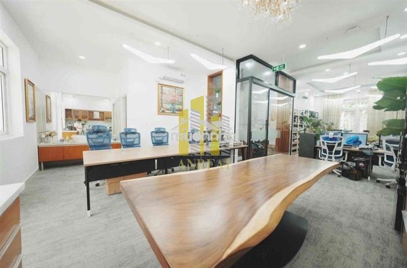 Cho thuê văn phòng full nội thất gần trần não - 350m2 giá 72 triệu
