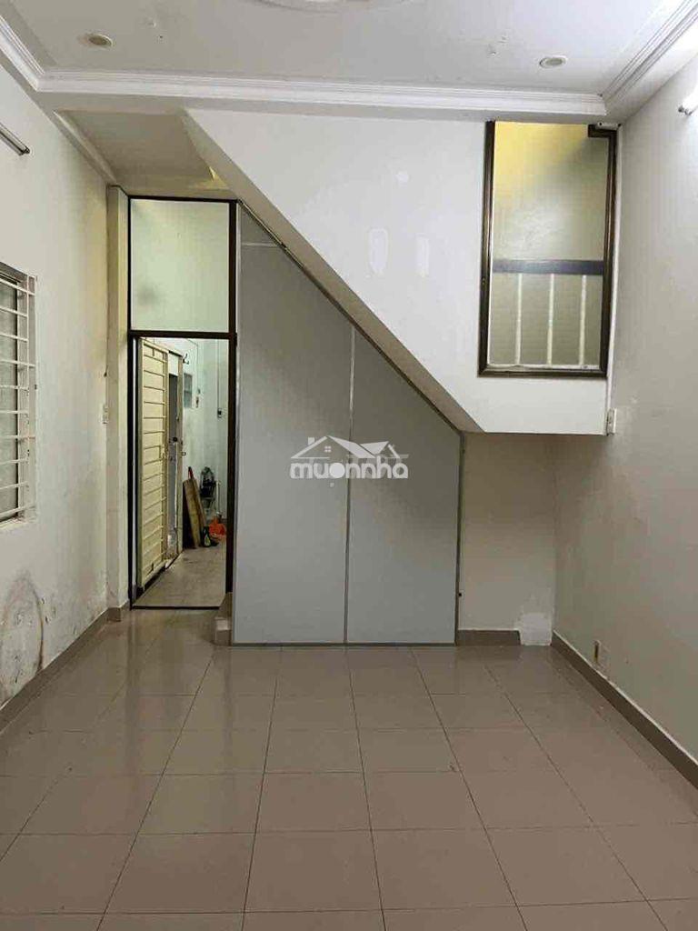 Nhà 3 phòng ngủ 3,2x10 trần hưng đạo. hẻm xe tải buôn bán