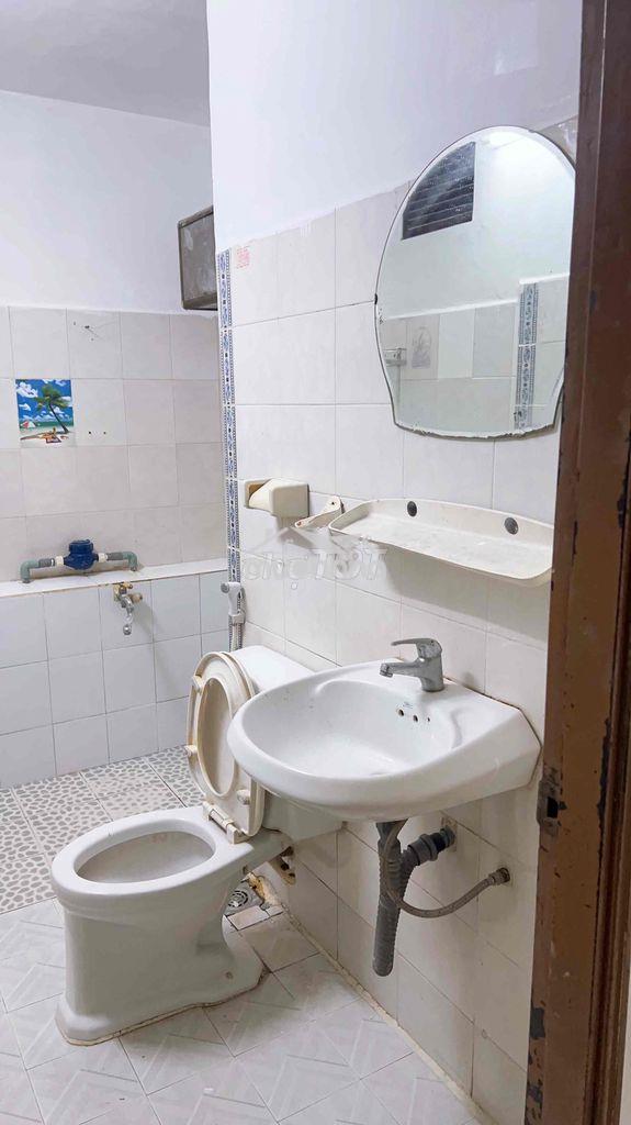 Cho thuê phòng trọ quận 5 - toilet riêng - chỗ nấu ăn riêng - lầu 1