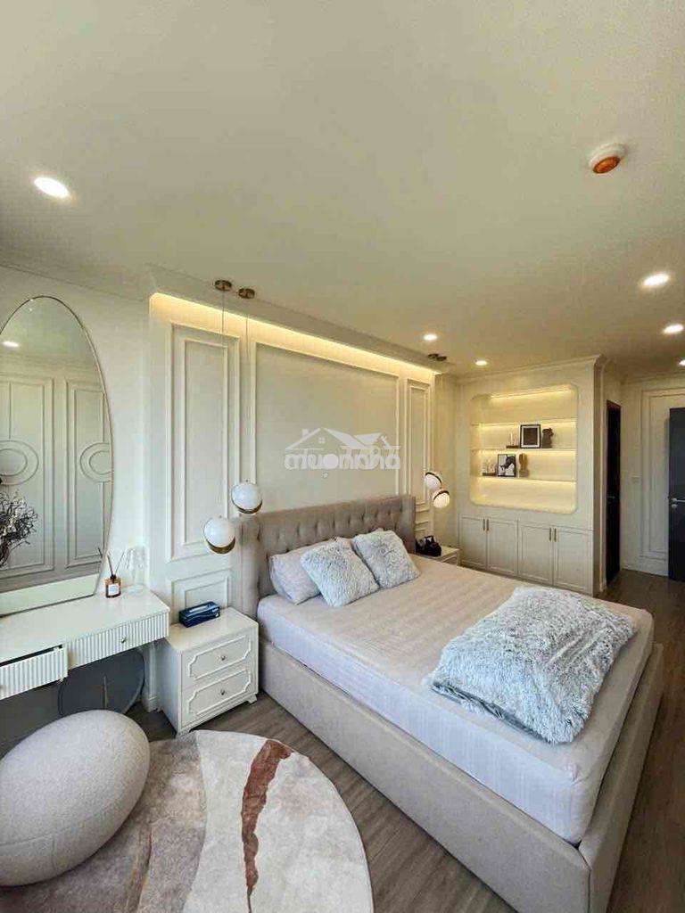 Chủ ngộp bán nhanh 2pn 79m2 full nội thất 2.250tỷ chung cư c sky view - 2