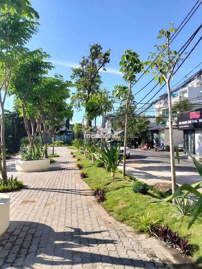 Nhà cấp4,100m2, 2pn, sân rộng, gần trường lê thánh tôn, đẹp và thoáng - 2