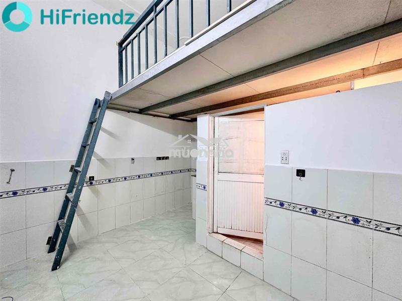 Trống sẵn duplex giá rẻ ngay ngã tư 4 xã có thang máy gần aeon mall.