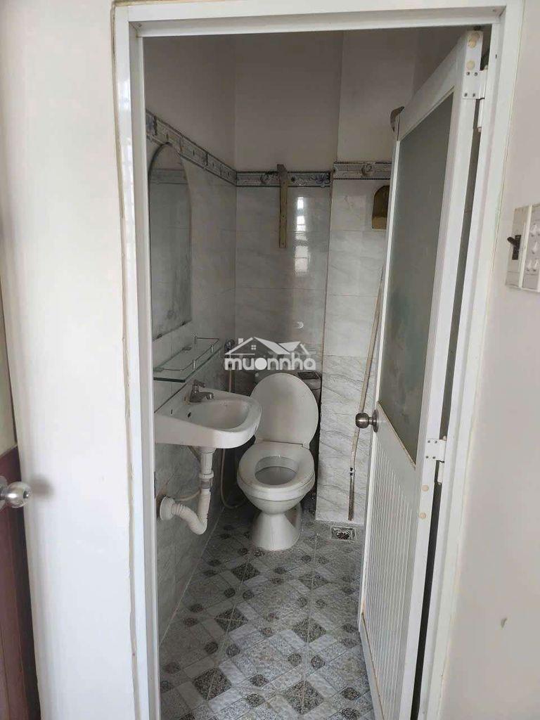 Gần chợ bình tây - 3
