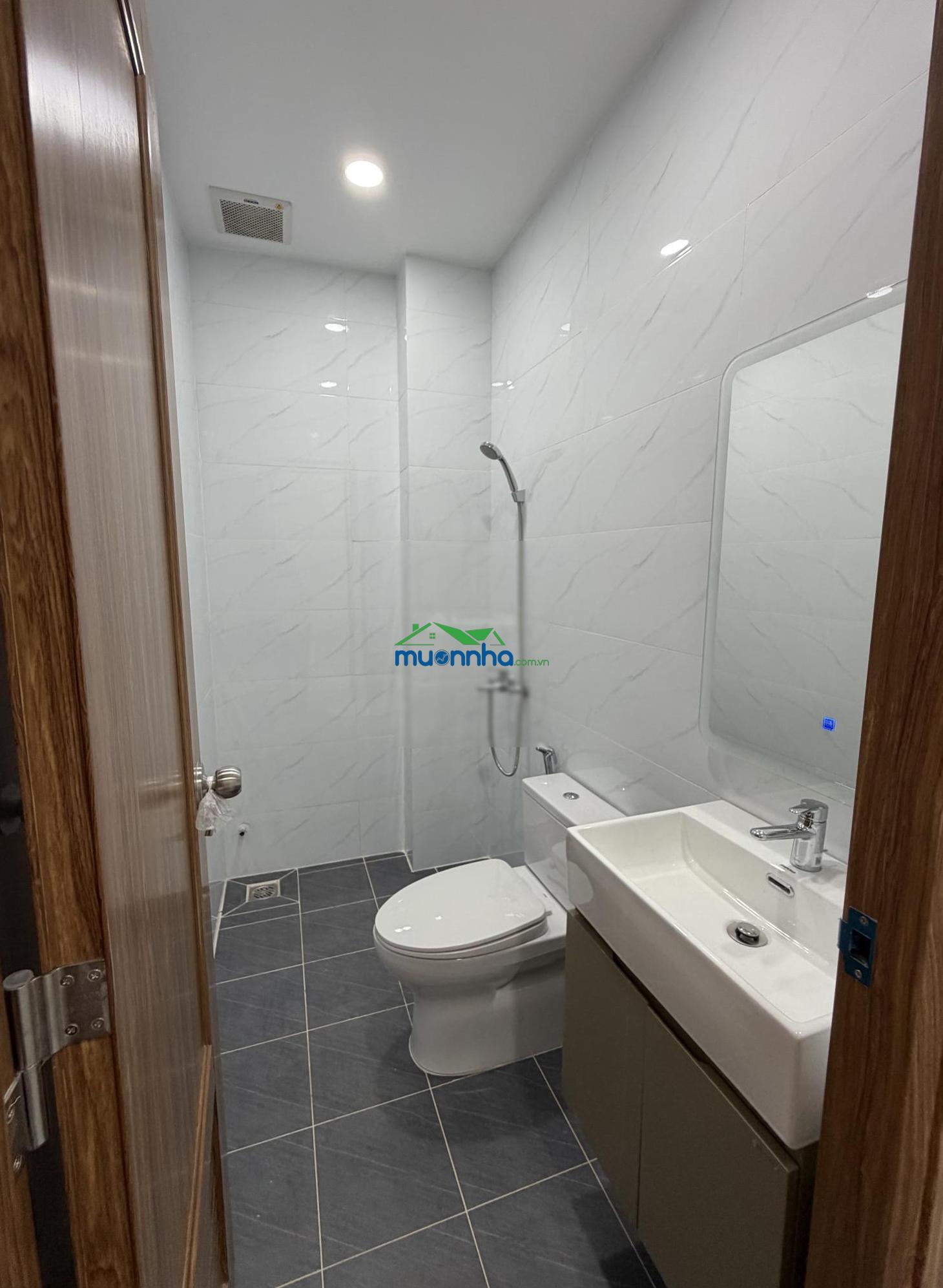 Lạc long quân - 3 tầng - 40m2 - nhà mới ở ngay - chỉ 4.** tỷ - 2