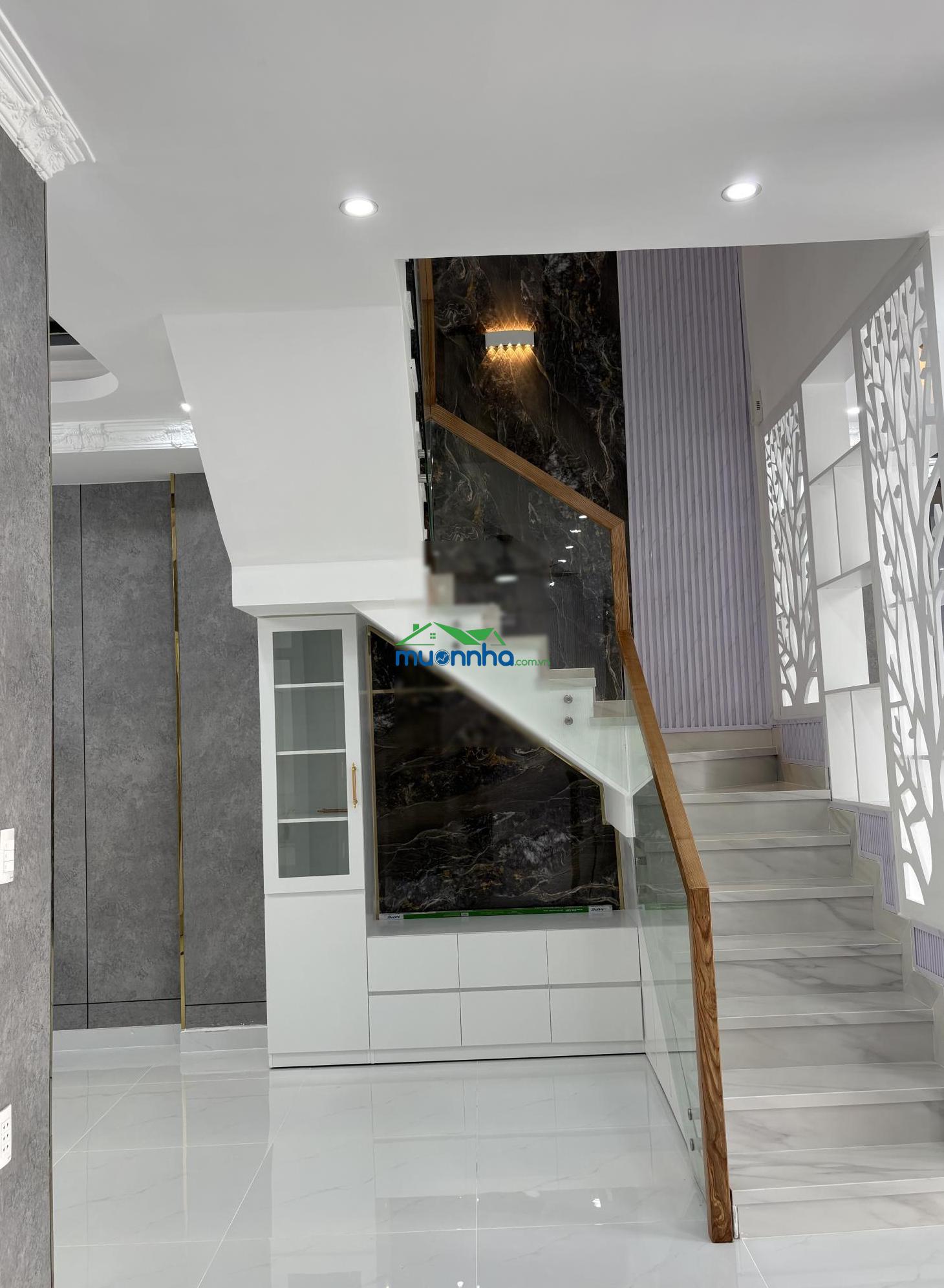 Bán nhà 3 lầu sân thượng. hẻm 1181 - 4